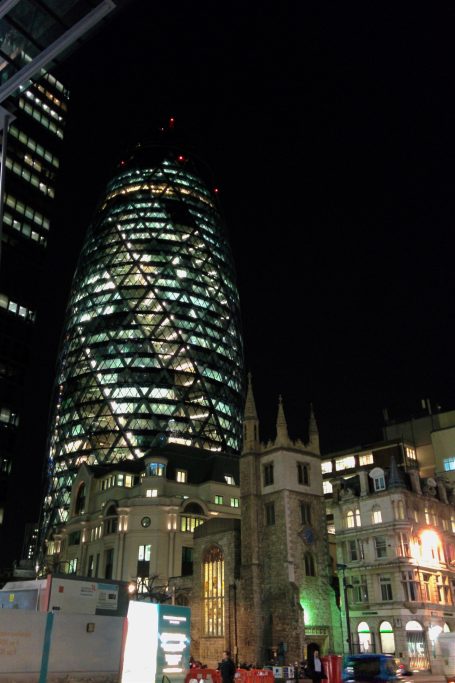 Gherkin eraikina gauean.
