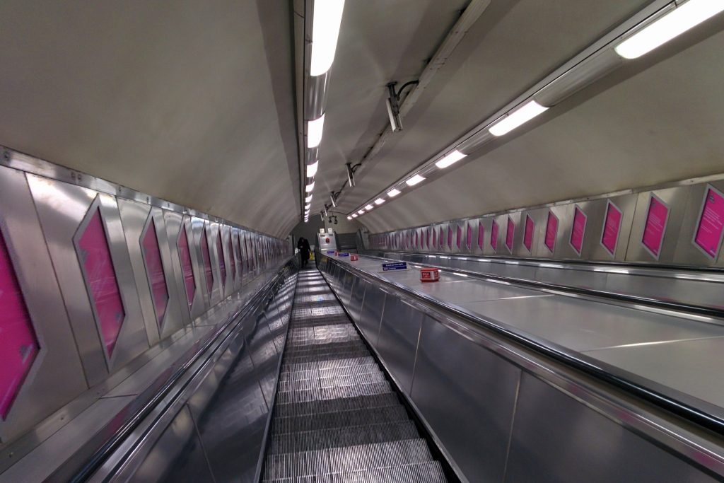 Metroko eskailera mekanikoak.