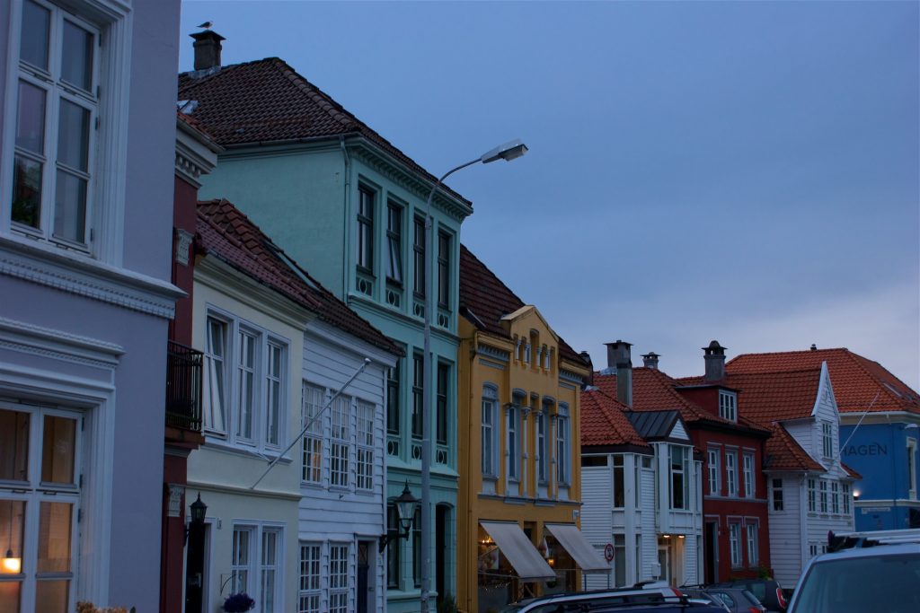 Bergeneko etxe koloretsu batzuk.